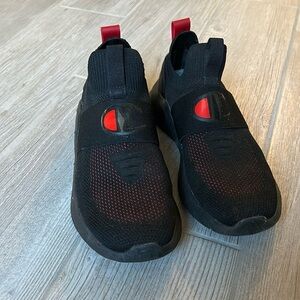 Cute Champion tennis shoes color red and black